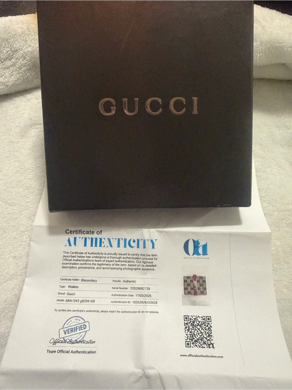 Gucci Beige GG Canvas Wallet with Red Interior - Picture 10 of 10